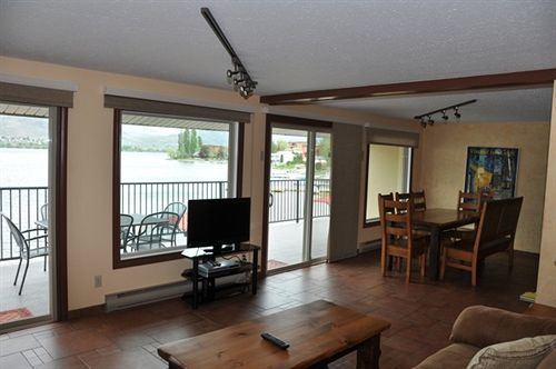 Safari Beach Resort Osoyoos Buitenkant foto